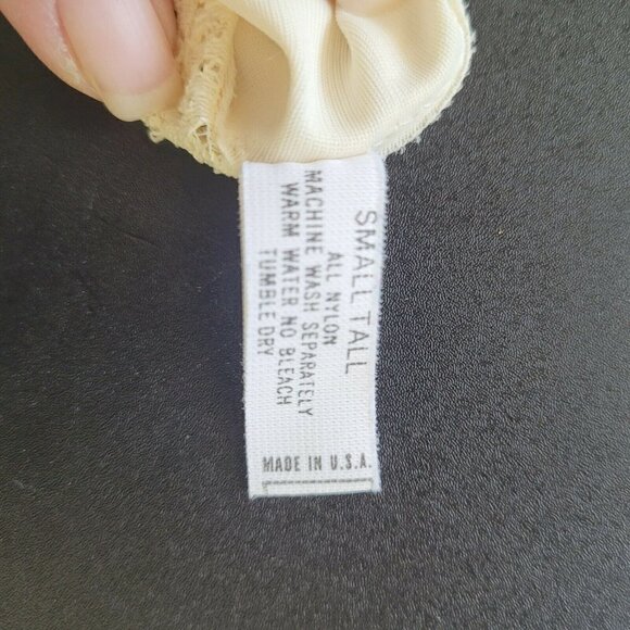 Vintage ShadowLine Half Slip Pillow Tab Cream 1060's Sm High Slit Lace Trim USA - Picture 7 of 9